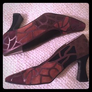 J. Renee Suede Design pumps. Size 8